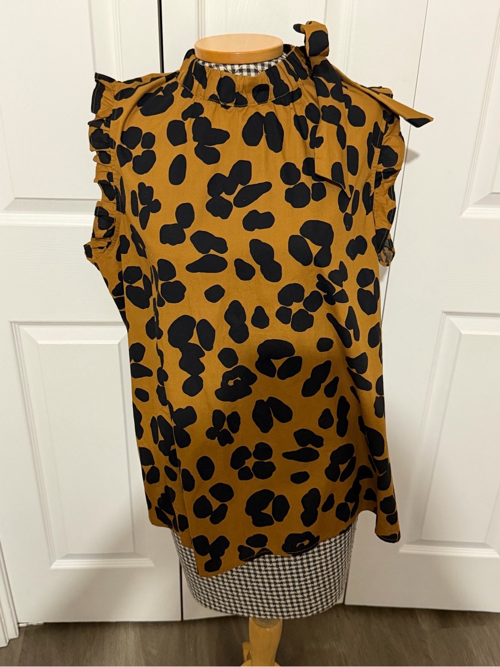 Target leopard tie neck top size XXL